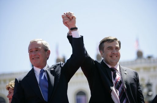 Mikheil Saak'ashvili e George W. Bush a Tbilisi nel 2005 Mikheil Saak'ashvili e George W. Bush a Tbilisi nel 2005
