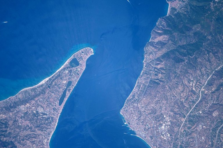 Ponte sullo Stretto di Messina: Foto satellitare