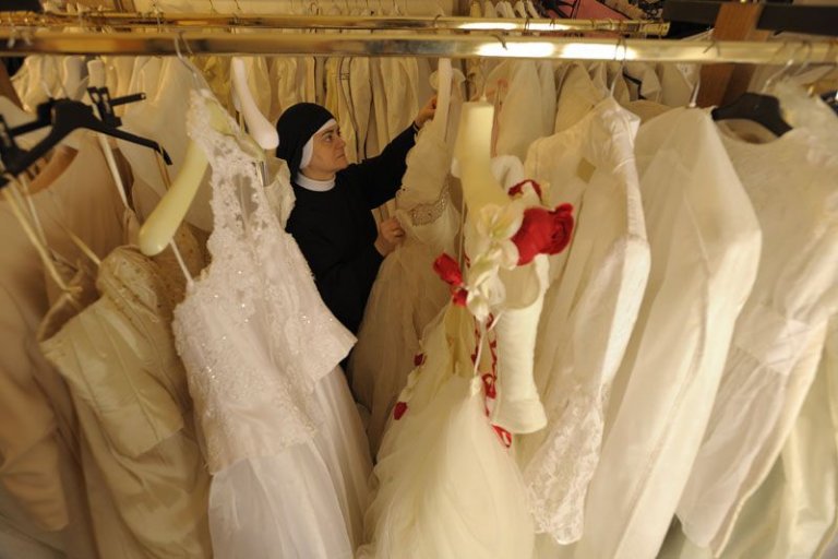 Abito da sposa shops in beneficenza