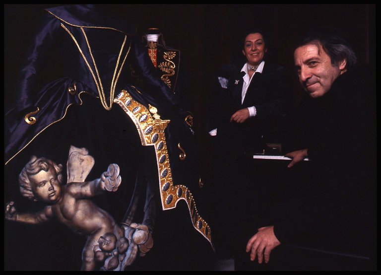 Roberto De Simone con la costumista Odette Nicoletti nel 1989
